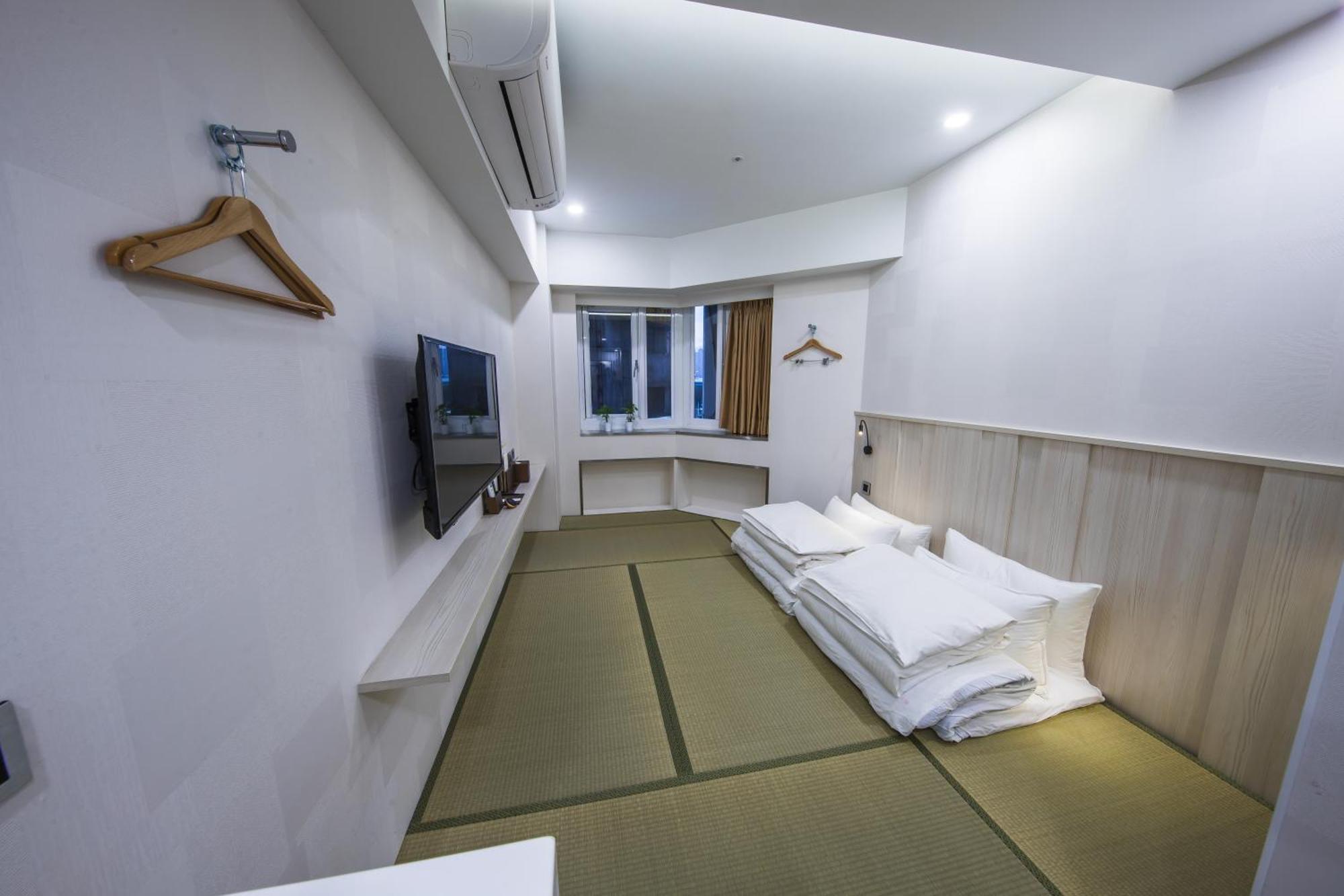 Japanese-Style Room